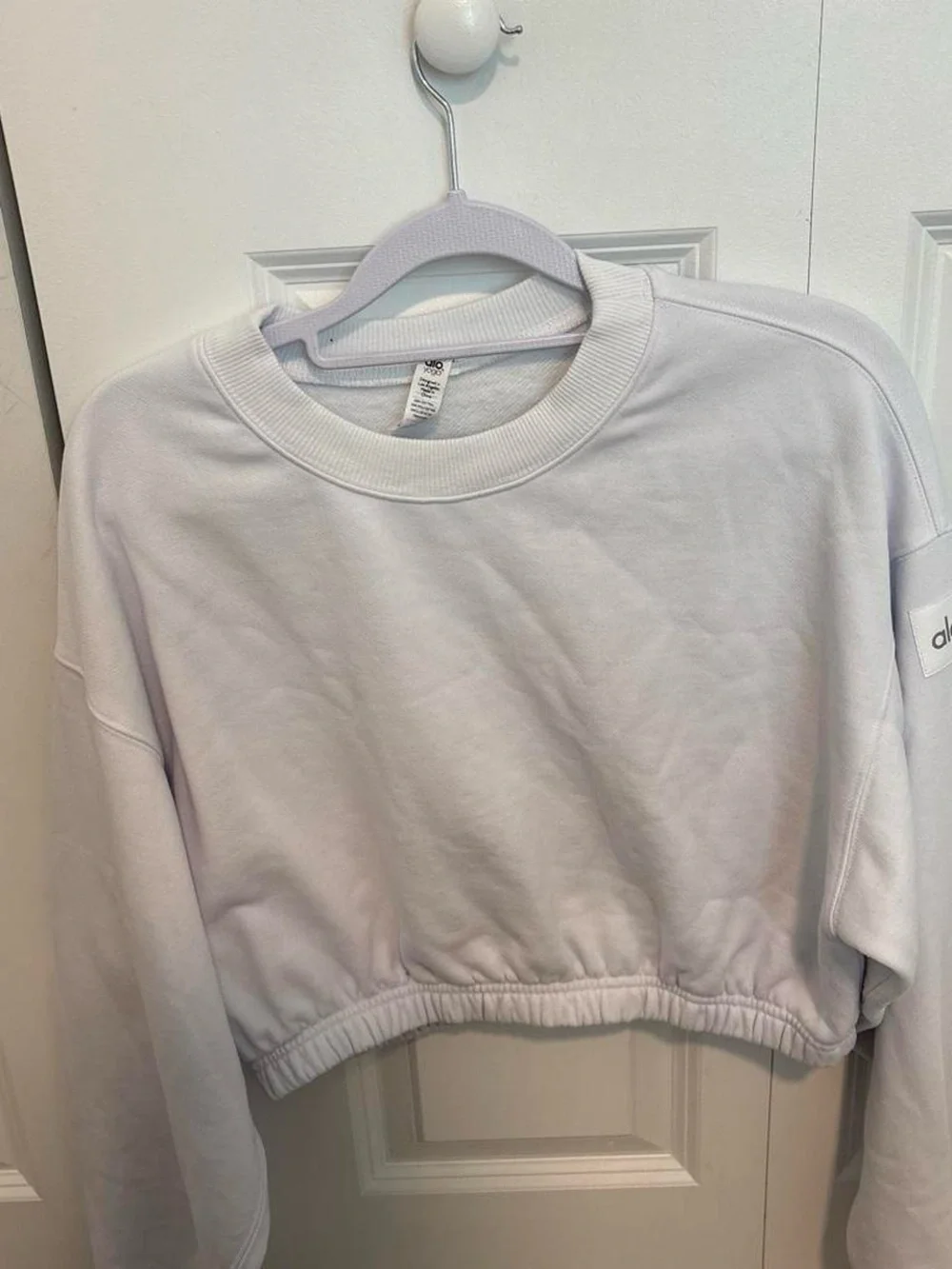 ALO Yoga Cropped Women's Crewneck Sweatshirt in White